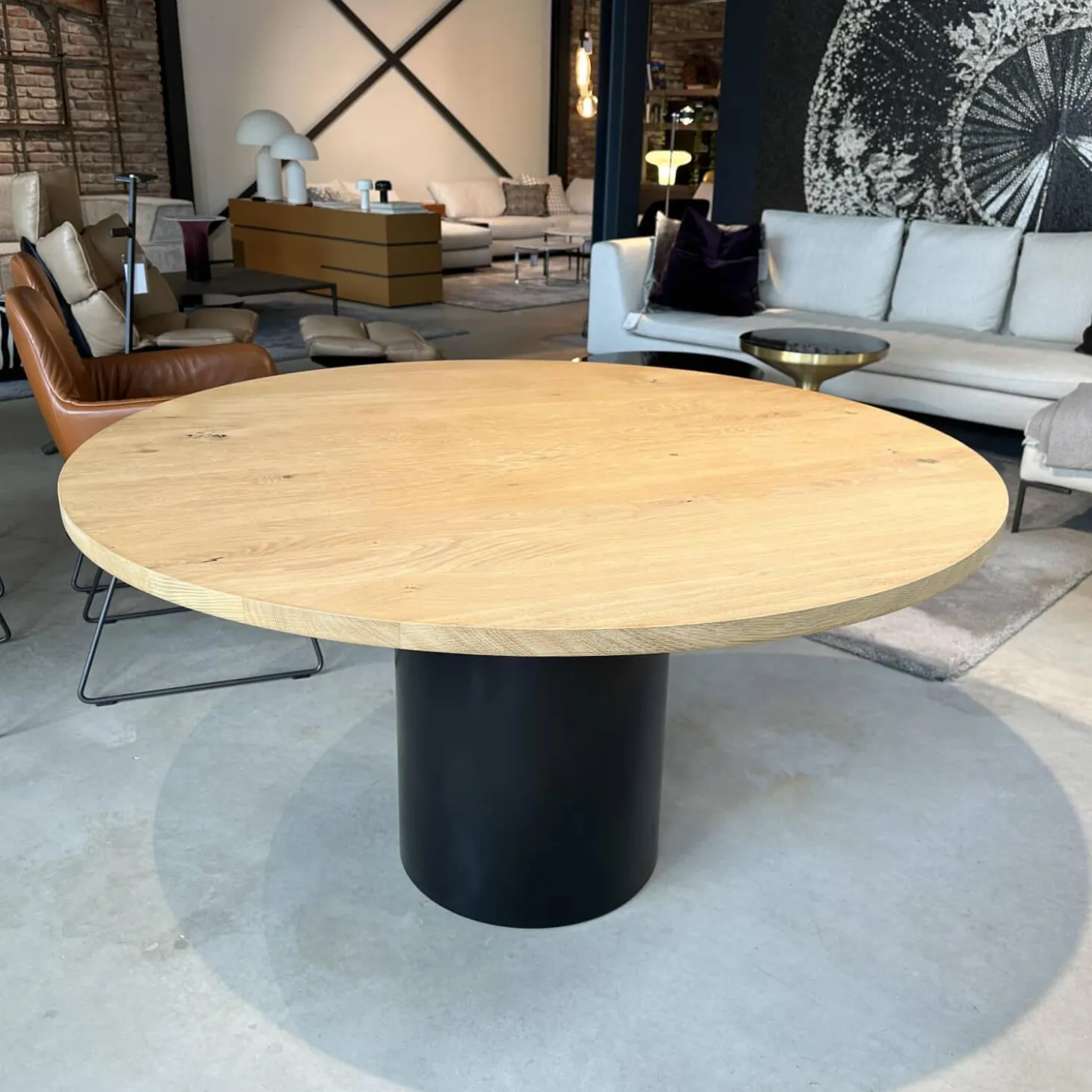 Esstisch TA20 Hiroki Eiche Geölt Stahlsockel Pulverbeschichtet Tiefschwarz