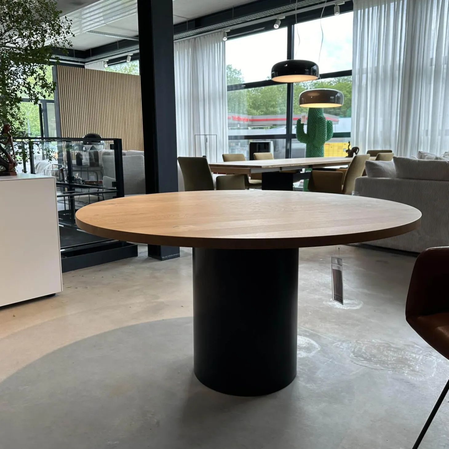 Esstisch TA20 Hiroki Eiche Geölt Stahlsockel Pulverbeschichtet Tiefschwarz