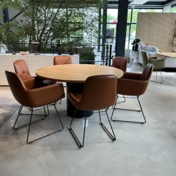 Esstisch TA20 Hiroki Eiche Geölt Stahlsockel Pulverbeschichtet Tiefschwarz