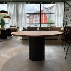 Esstisch TA20 Hiroki Eiche Geölt Stahlsockel Pulverbeschichtet Tiefschwarz