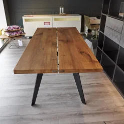 Esstisch Talio 2020 Knorrige Eiche Rustiko Natur Geölt Mittelfuge Äste mit Harz Ausgegossen