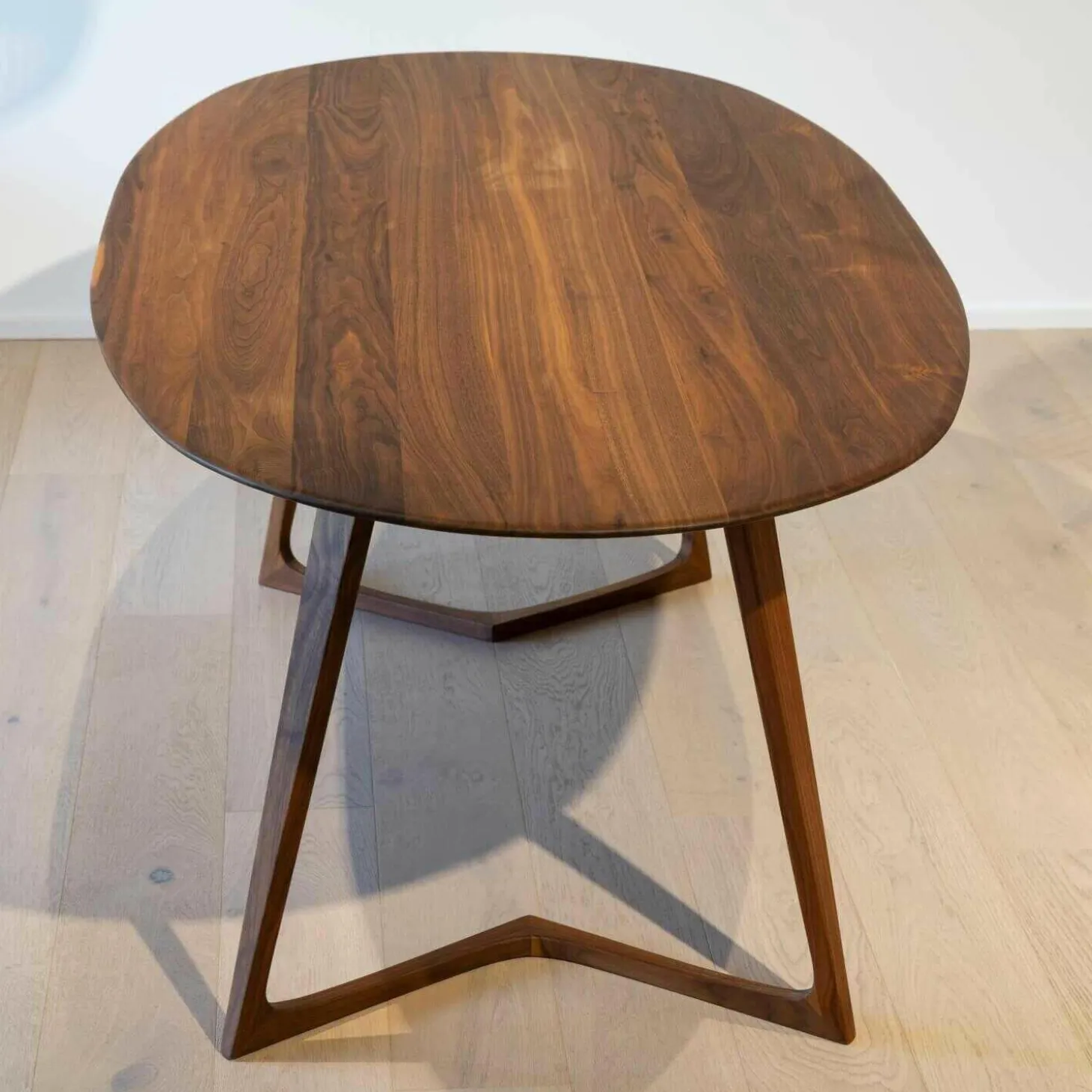 Esstisch Twist Amerikanischer Nussbaum Massiv