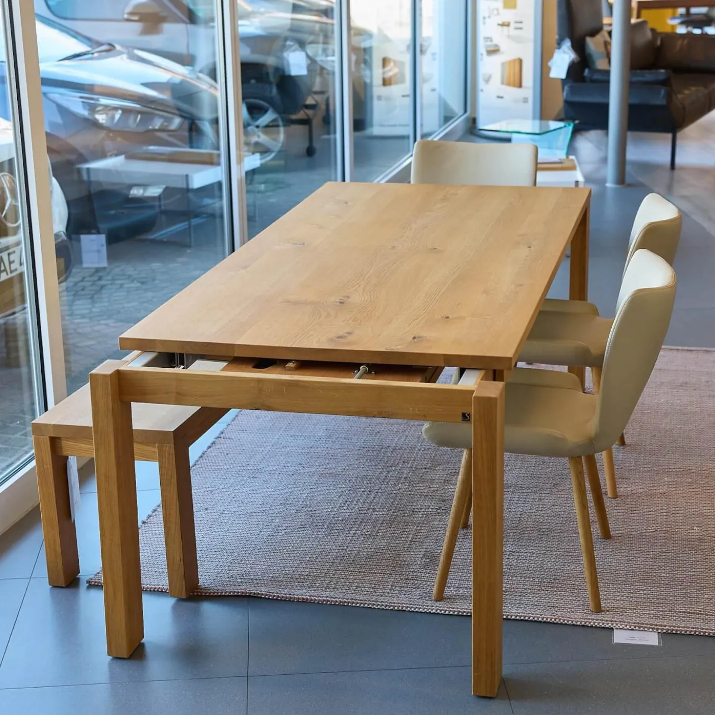 Esstisch Varus Knorrige Eiche Mit Harz Ausgegossen Gestell Stollenfüße Passend Ausziehbar Ohne Stühle Und Bank