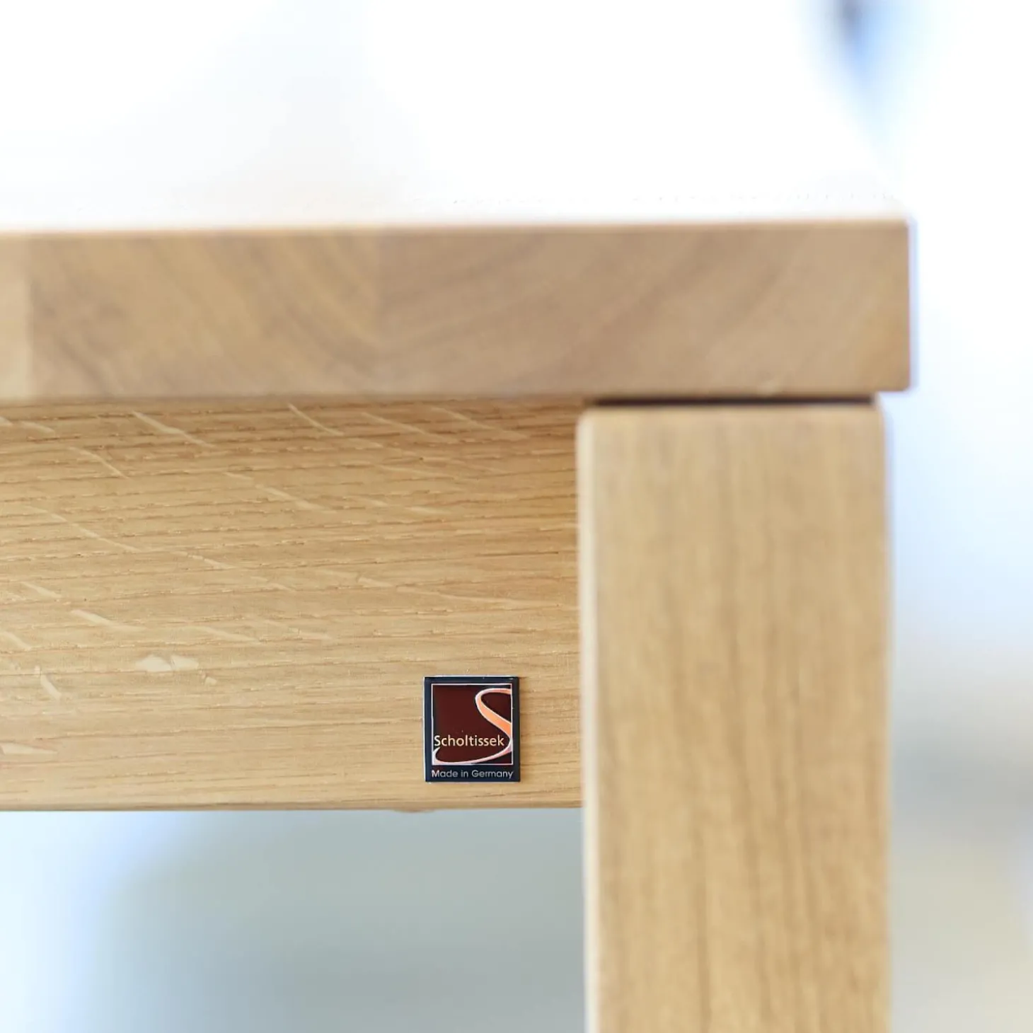 Esstisch Varus Knorrige Eiche Mit Harz Ausgegossen Gestell Stollenfüße Passend Ausziehbar Ohne Stühle Und Bank