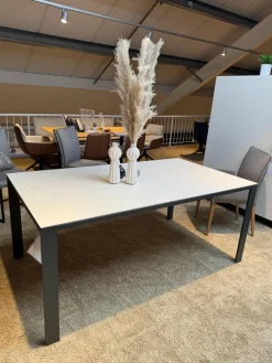 Esstisch Vitoria Tischplatte Keramik Weiß UF 0105 Gestell Metall Schwarz Pulverbeschichtet