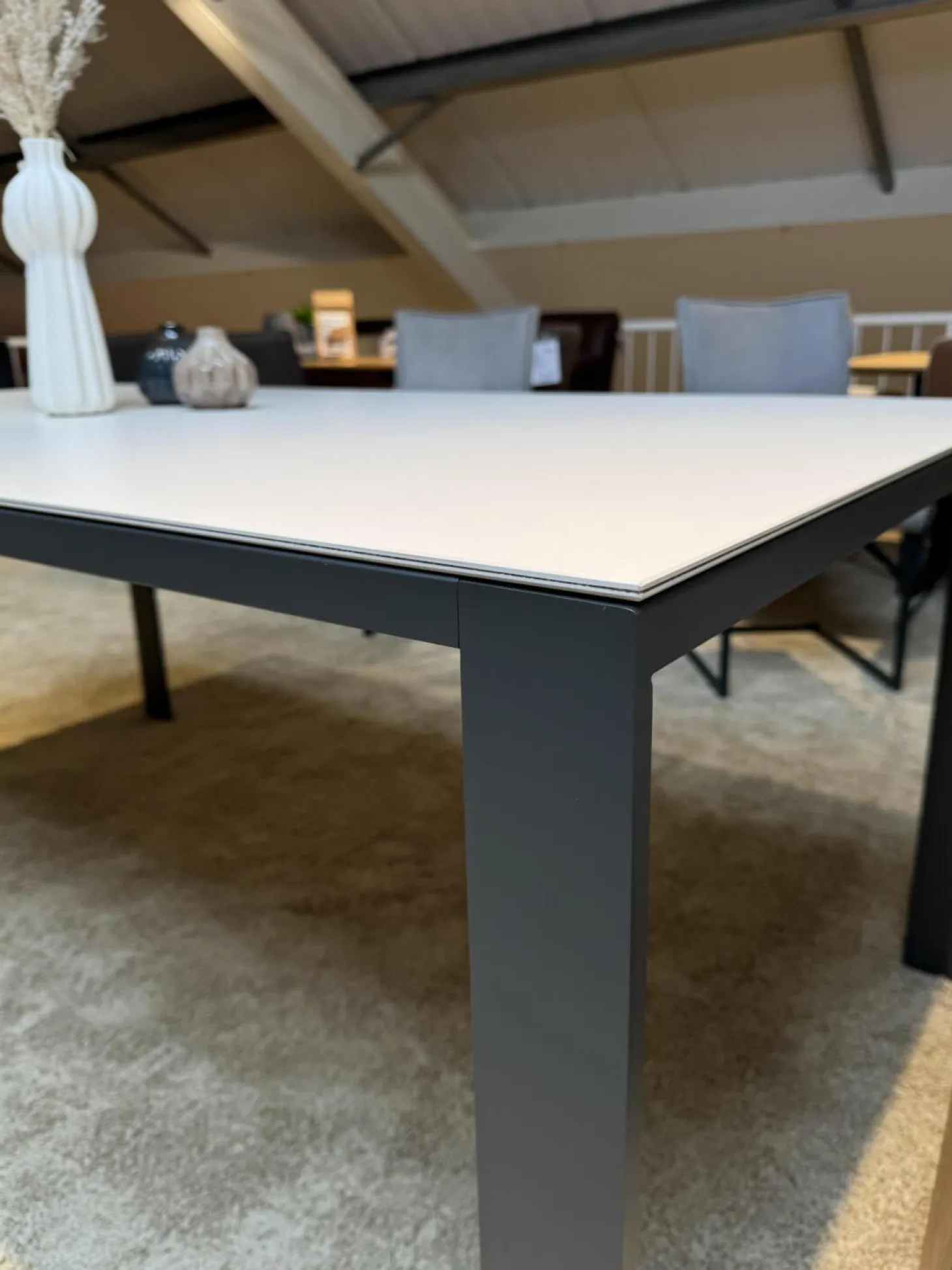 Esstisch Vitoria Tischplatte Keramik Weiß UF 0105 Gestell Metall Schwarz Pulverbeschichtet