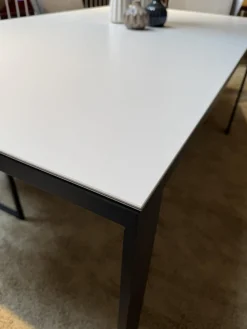 Esstisch Vitoria Tischplatte Keramik Weiß UF 0105 Gestell Metall Schwarz Pulverbeschichtet