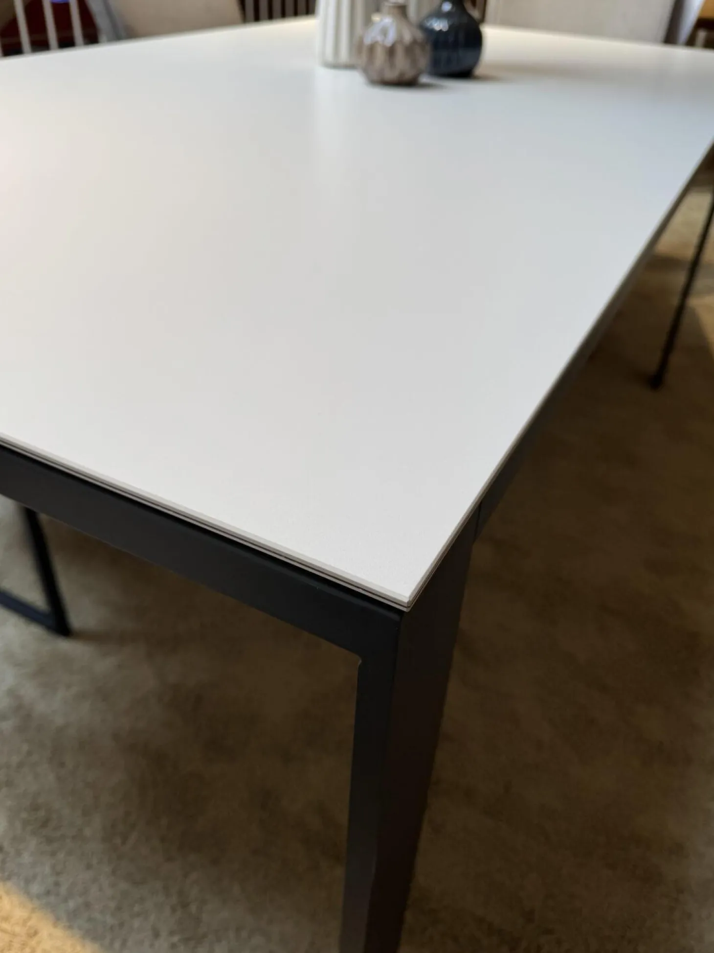 Esstisch Vitoria Tischplatte Keramik Weiß UF 0105 Gestell Metall Schwarz Pulverbeschichtet