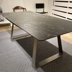 Esstisch WK 852-9 Tischplatte Keramik Marmor Schwarz Rundkufe Edelstahl Matt