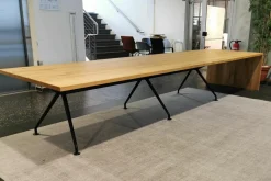 Esstisch W-Table Vollholz Eiche Geölt Tischbeine Aluminium Schwarz Pulverbeschichtet