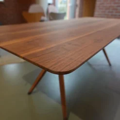 Esstisch X2 Platte Schwarznuss mit Splint Geölt Beine X-Förmig