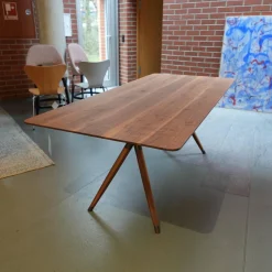 Esstisch X2 Platte Schwarznuss mit Splint Geölt Beine X-Förmig