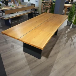 Esstisch Zweigl Z20 Platte Rustikale Asteiche Versiegelt Geölt Mit Mittelsteg Wangen Stahl Schwarzgrau