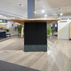 Esstisch Zweigl Z20 Platte Rustikale Asteiche Versiegelt Geölt Mit Mittelsteg Wangen Stahl Schwarzgrau