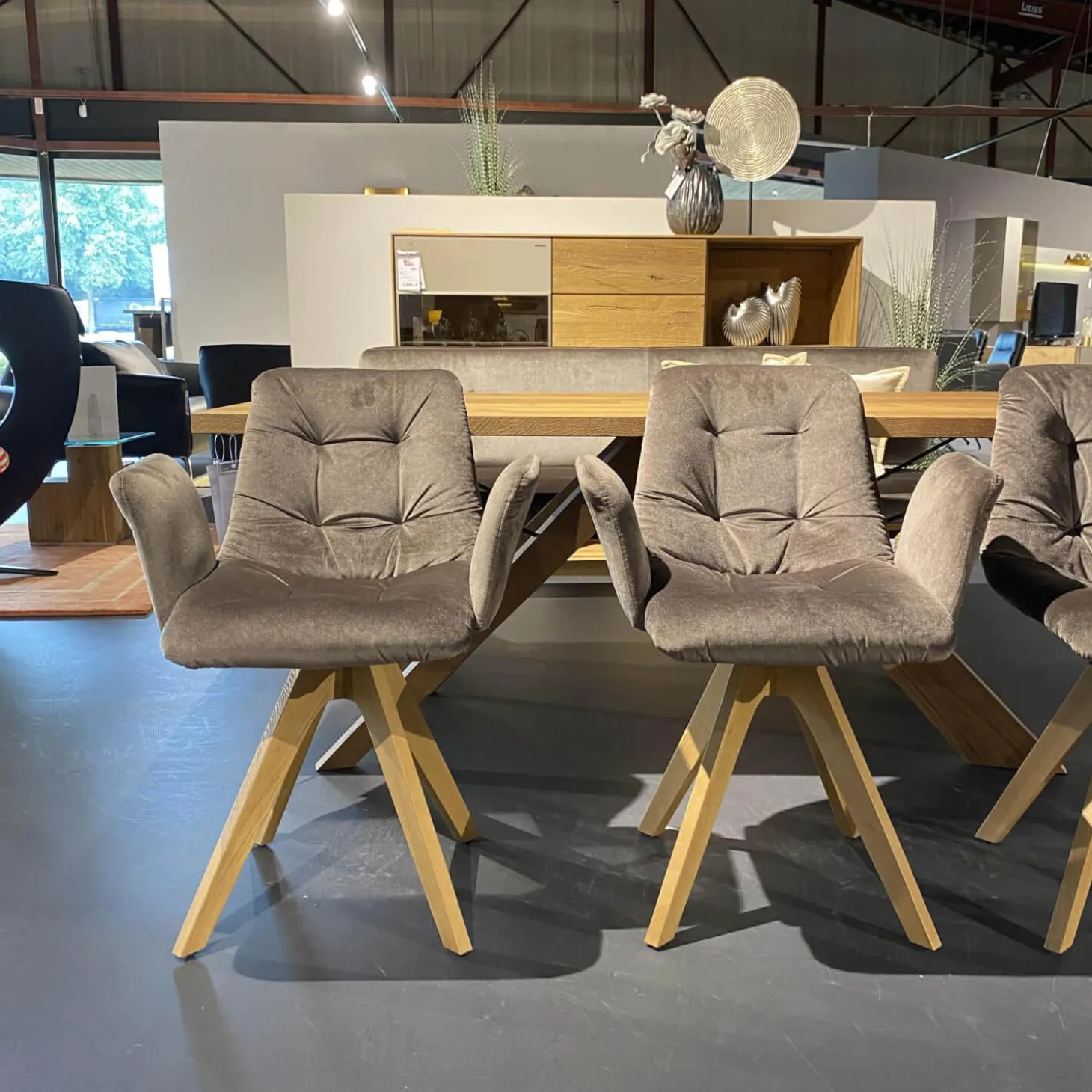 Esstischgruppe 4-er Stuhlgruppe Ennaj 2 Armlehner 2 Stühle 1 Bank