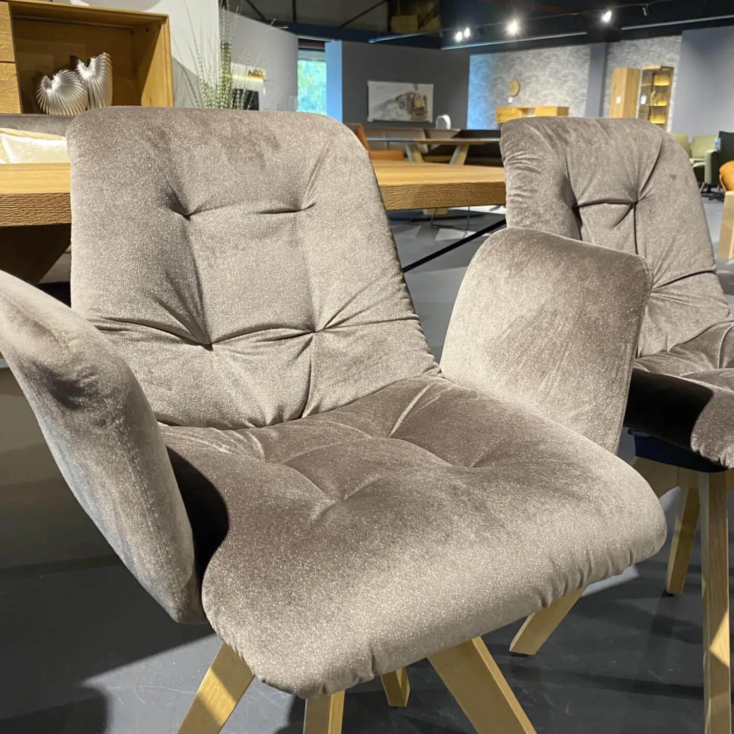 Esstischgruppe 4-er Stuhlgruppe Ennaj 2 Armlehner 2 Stühle 1 Bank