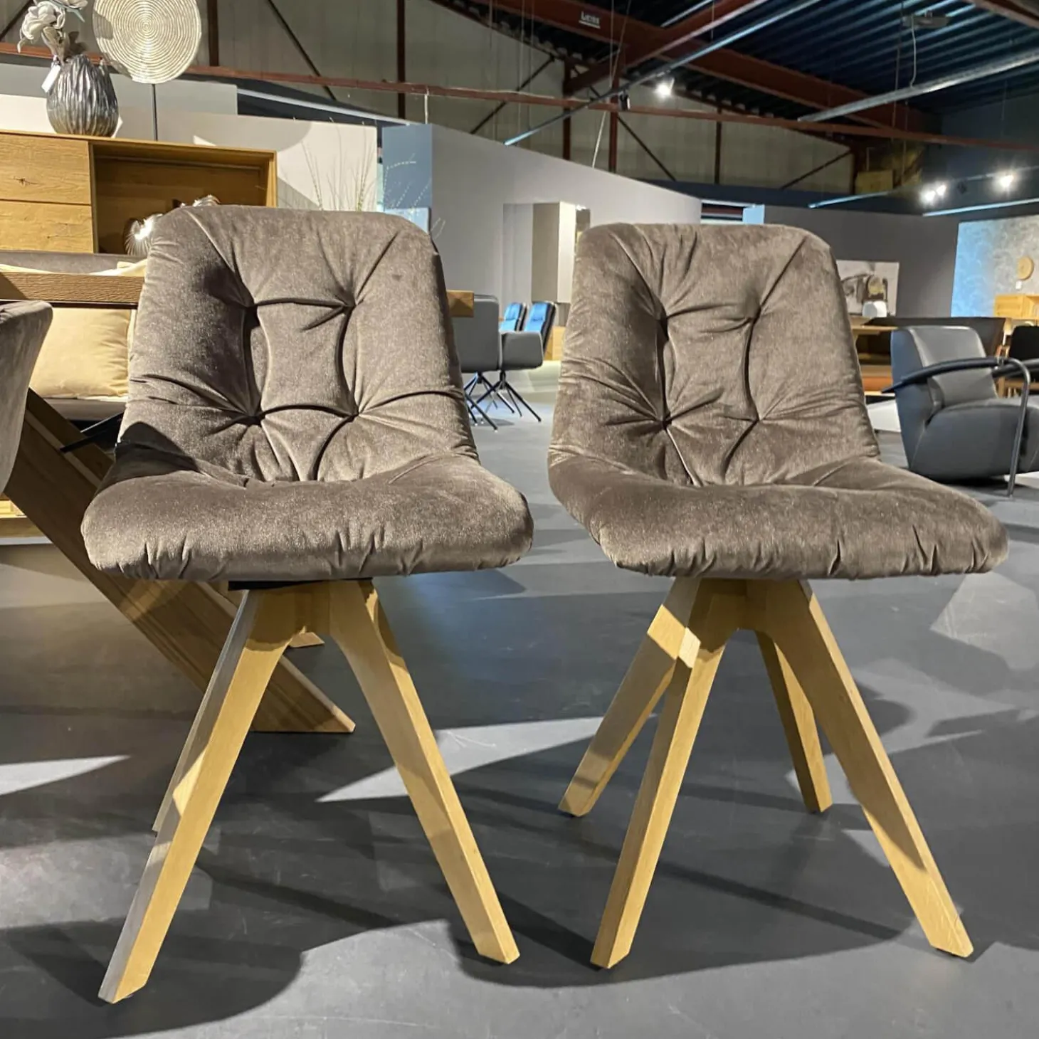 Esstischgruppe 4-er Stuhlgruppe Ennaj 2 Armlehner 2 Stühle 1 Bank