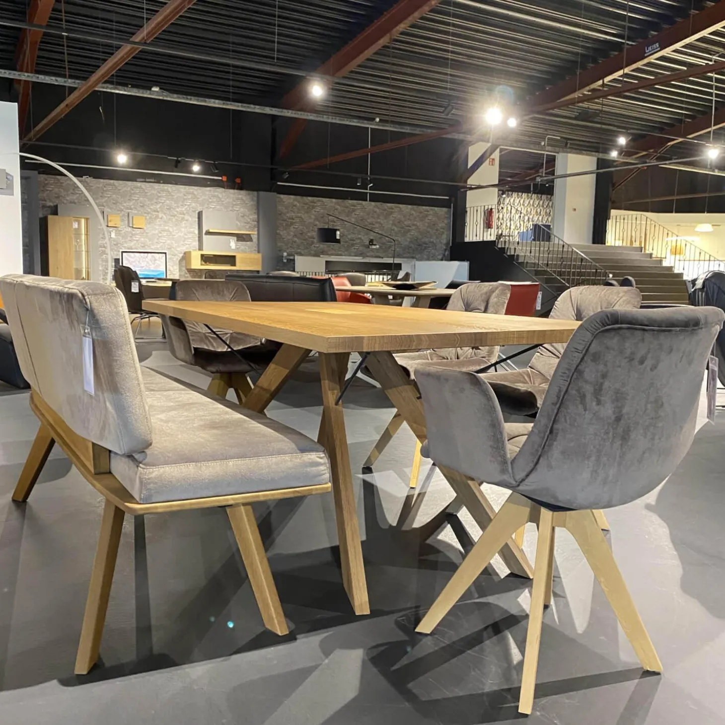 Esstischgruppe 4-er Stuhlgruppe Ennaj 2 Armlehner 2 Stühle 1 Bank