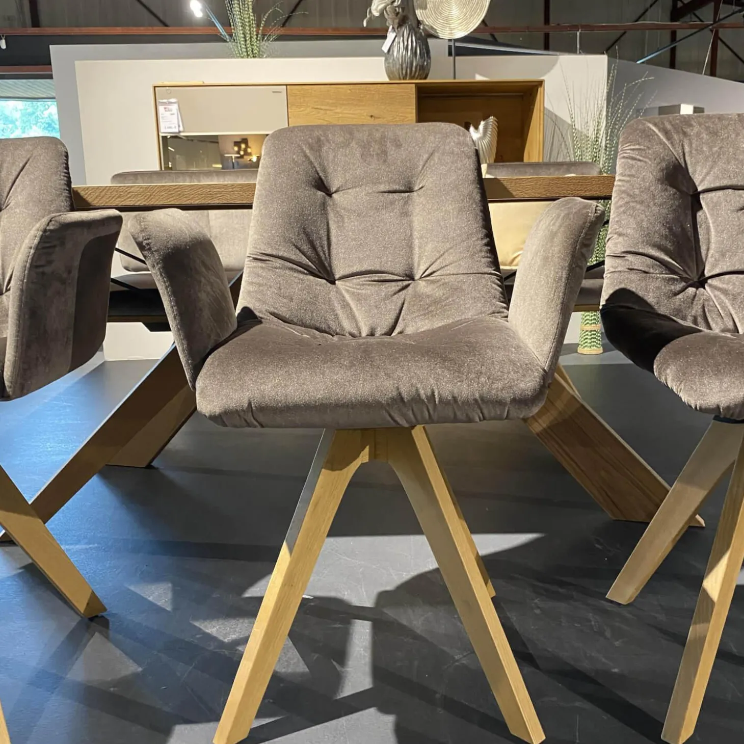 Esstischgruppe 4-er Stuhlgruppe Ennaj 2 Armlehner 2 Stühle 1 Bank