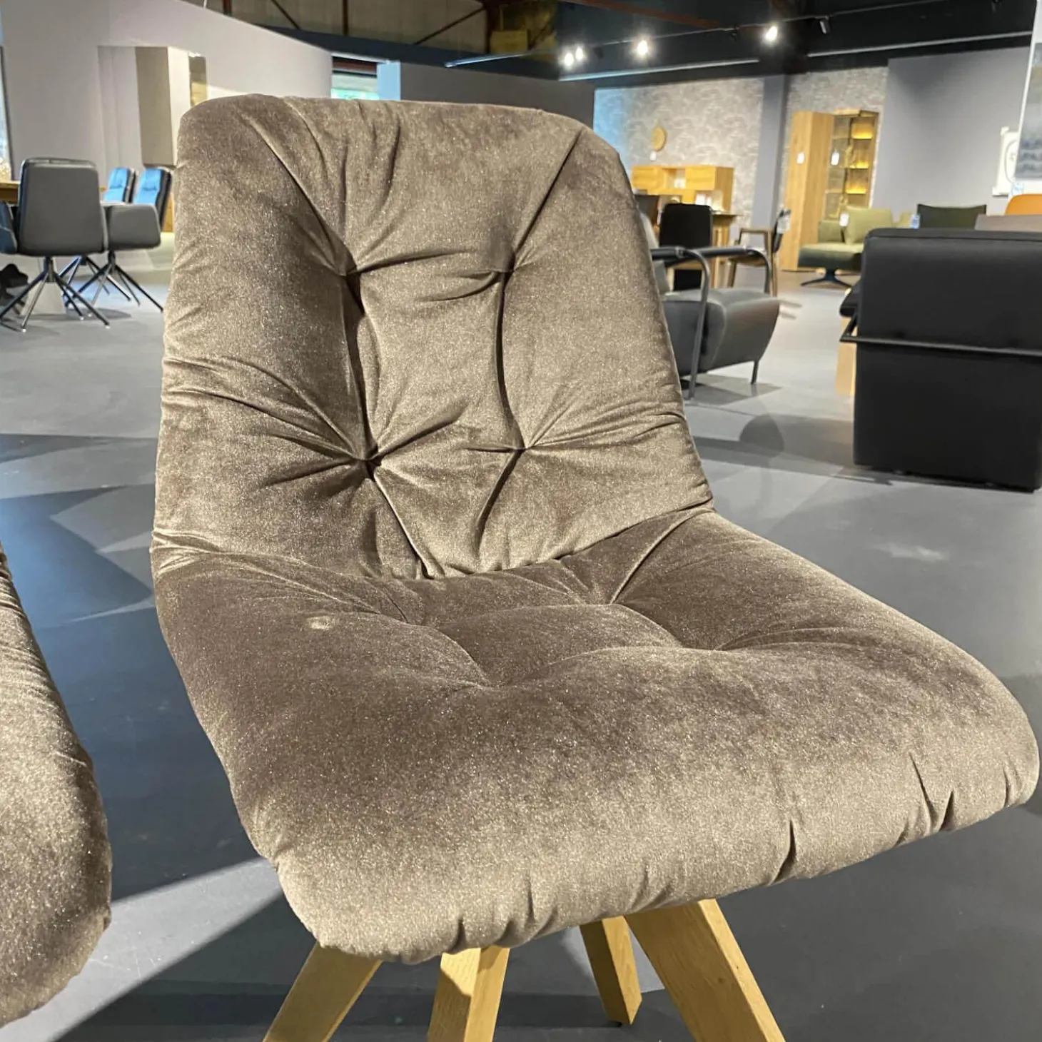 Esstischgruppe 4-er Stuhlgruppe Ennaj 2 Armlehner 2 Stühle 1 Bank