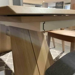 Esstischgruppe V-Rock Mit 4 Stühlen Mit Armlehnen Und 2 Stühlen Ohne Armlehnen Alteiche Rustiko