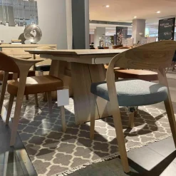 Esstischgruppe V-Rock Mit 4 Stühlen Mit Armlehnen Und 2 Stühlen Ohne Armlehnen Alteiche Rustiko