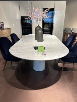 Estisch Pillar Oval 260x120 Weißer Carrara Marmor Fuß Beton