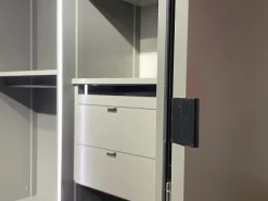 Falltürenkleiderschrank Collect Plus Lack M37 Manor Grün Braun Ledergriff Schwarz Inklusive Innenbeleuchtung