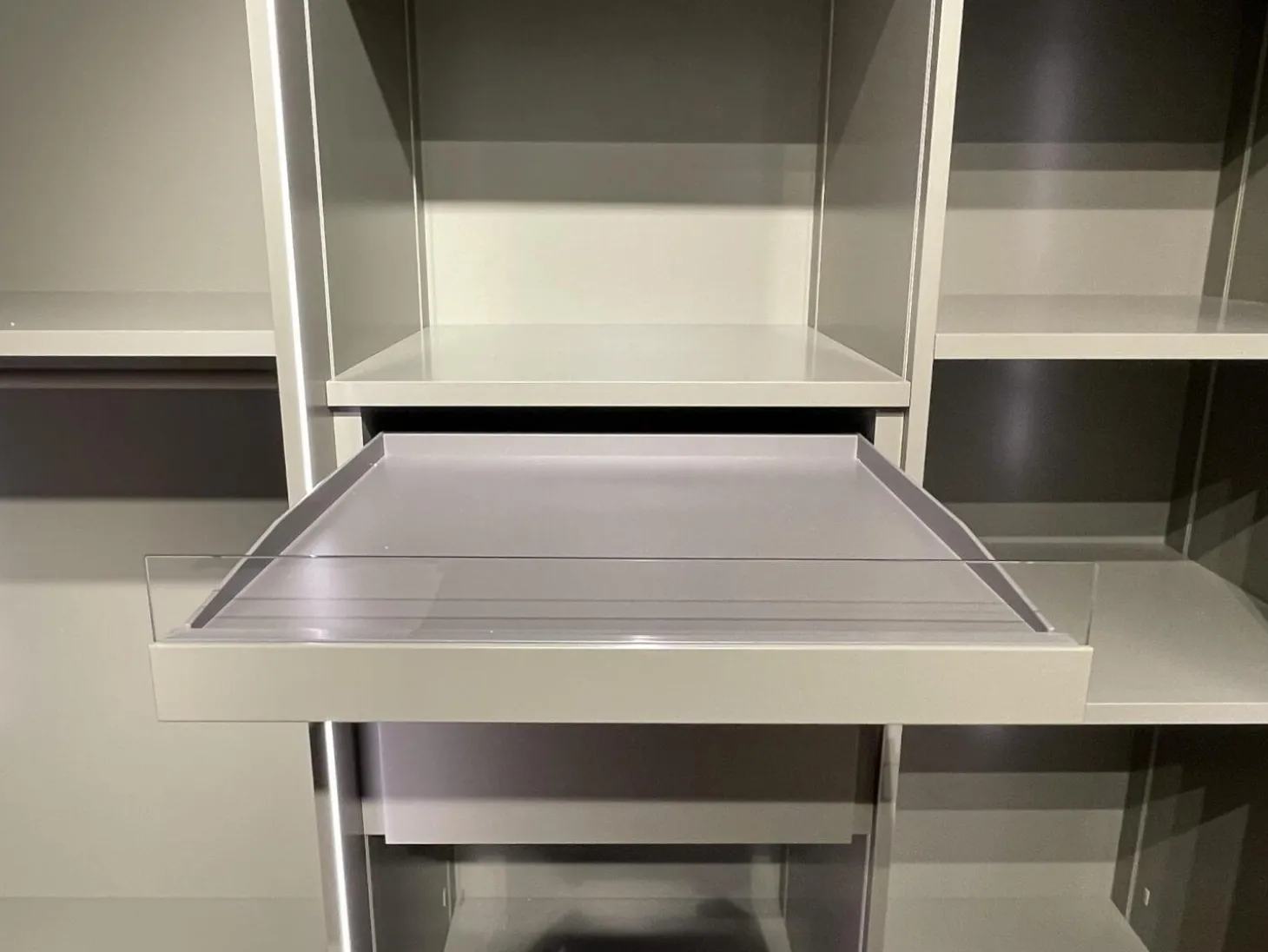 Falltürenkleiderschrank Collect Plus Lack M37 Manor Grün Braun Ledergriff Schwarz Inklusive Innenbeleuchtung