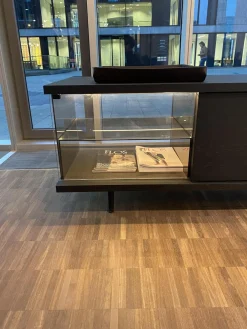 Farns Sideboard Eiche Geflammt Mit Glas- Und Lederauflage Und Beleuchtung