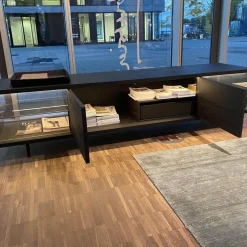 Farns Sideboard Eiche Geflammt Mit Glas- Und Lederauflage Und Beleuchtung