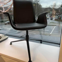 FK Schalensessel 6726-3GS Bezug Leder Rodeo Soft 1360 Black Drehgestell Schwarz Matt