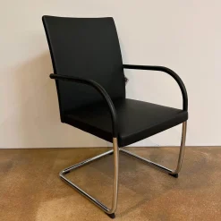 Freischwinger George 1572 Leder Congress 251 Black Schwarz Gestell Rundrohrstahl Hochglanz Verchromt