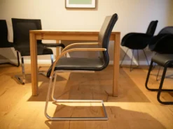 Freischwinger Magnum Semianilinleder L1 Black Schwarz Gestell Chrom Edelstahl Finish Armlehne Eiche