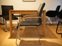 Freischwinger Magnum Semianilinleder L1 Black Schwarz Gestell Chrom Edelstahl Finish Armlehne Eiche