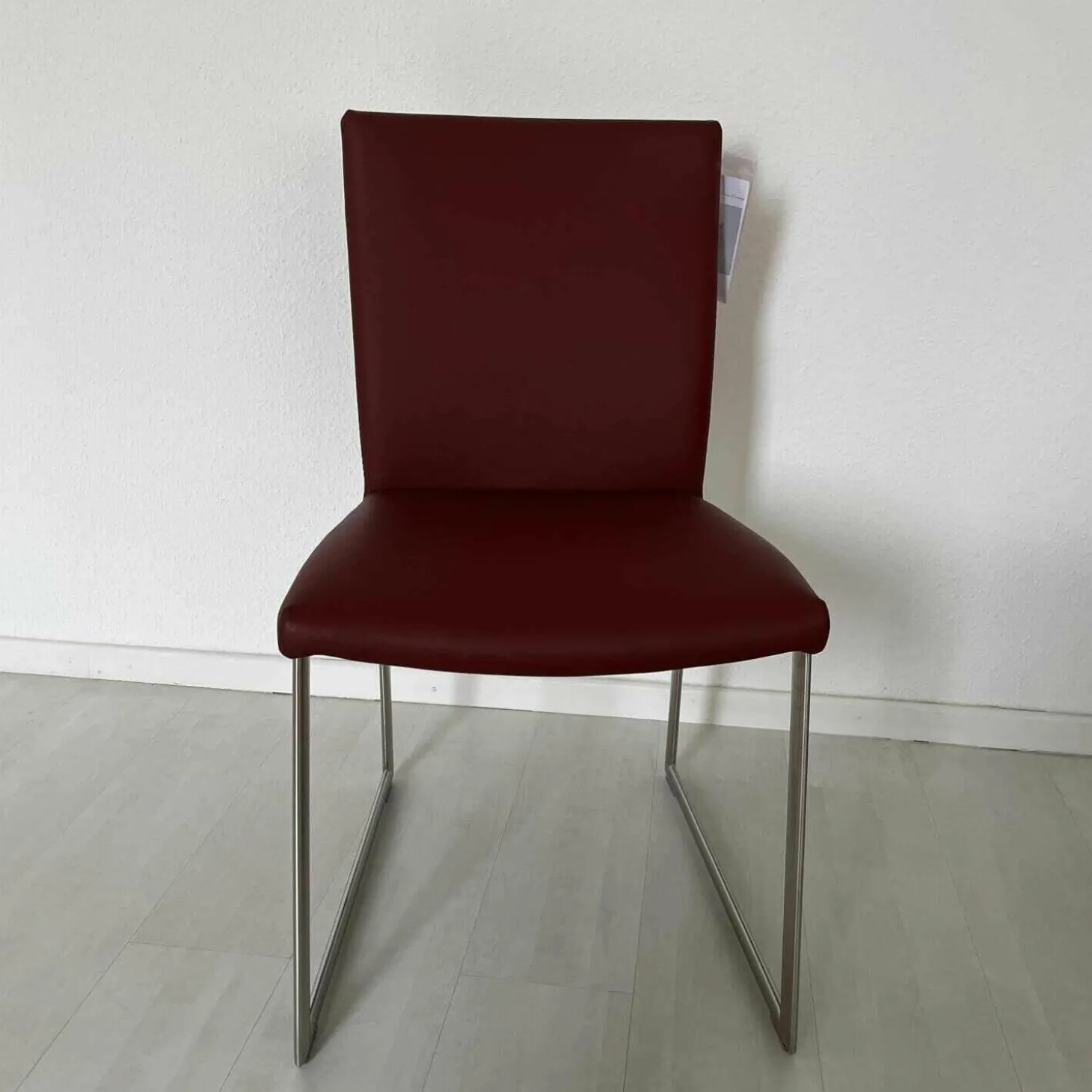 Freischwinger Stay Light Bezug Leder Toledo Cherry Kufengestell Edelstahl Matt