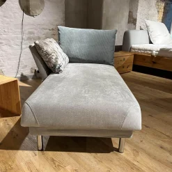 Funktionsliege Tam Stoff Dess 2813 93 Grau Gestell Metall Glänzend Verchromt Seitenlehne Verschieb Und Abklappbar Mit Spitzkissen