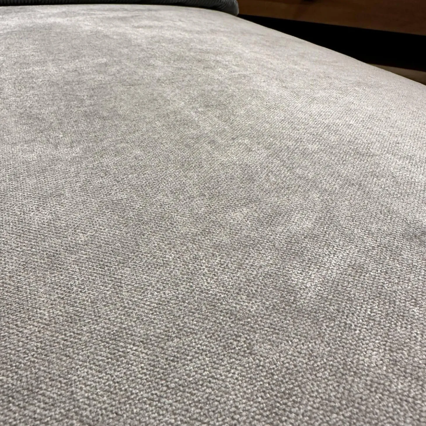 Funktionsliege Tam Stoff Dess 2813 93 Grau Gestell Metall Glänzend Verchromt Seitenlehne Verschieb Und Abklappbar Mit Spitzkissen