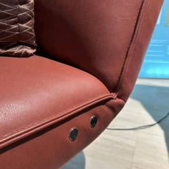 Funktionssessel Etino Leder B-Toro Reno Rot 5 Arm Drehkreuz Schwarz Matt Mit Tisch Wildeiche Natur Und Nierenkissen