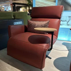 Funktionssessel Etino Leder B-Toro Reno Rot 5 Arm Drehkreuz Schwarz Matt Mit Tisch Wildeiche Natur Und Nierenkissen