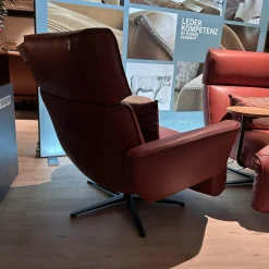 Funktionssessel Etino Leder B-Toro Reno Rot 5 Arm Drehkreuz Schwarz Matt Mit Tisch Wildeiche Natur Und Nierenkissen