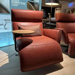 Funktionssessel Etino Leder B Toro Reno Rot 5 Arm Drehkreuz Schwarz Matt Mit Tisch Wildeiche Natur Und Nierenkissen