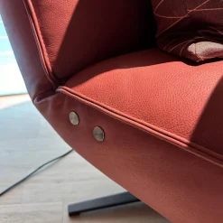 Funktionssessel Etino Leder B Toro Reno Rot 5 Arm Drehkreuz Schwarz Matt Mit Tisch Wildeiche Natur Und Nierenkissen