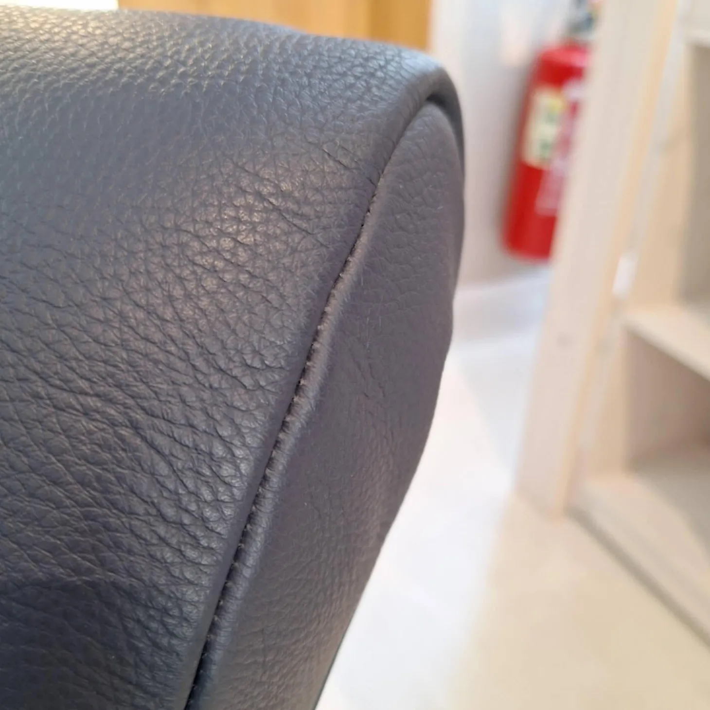 Funktionssofa DS 10/23 Bezug Leder Living Dunkelblau Fuß Silberfarbig