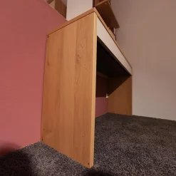 Funktionstisch Venue S 32 Korpus Asteiche Front Lack Seidengrau Inklusive Wandbord