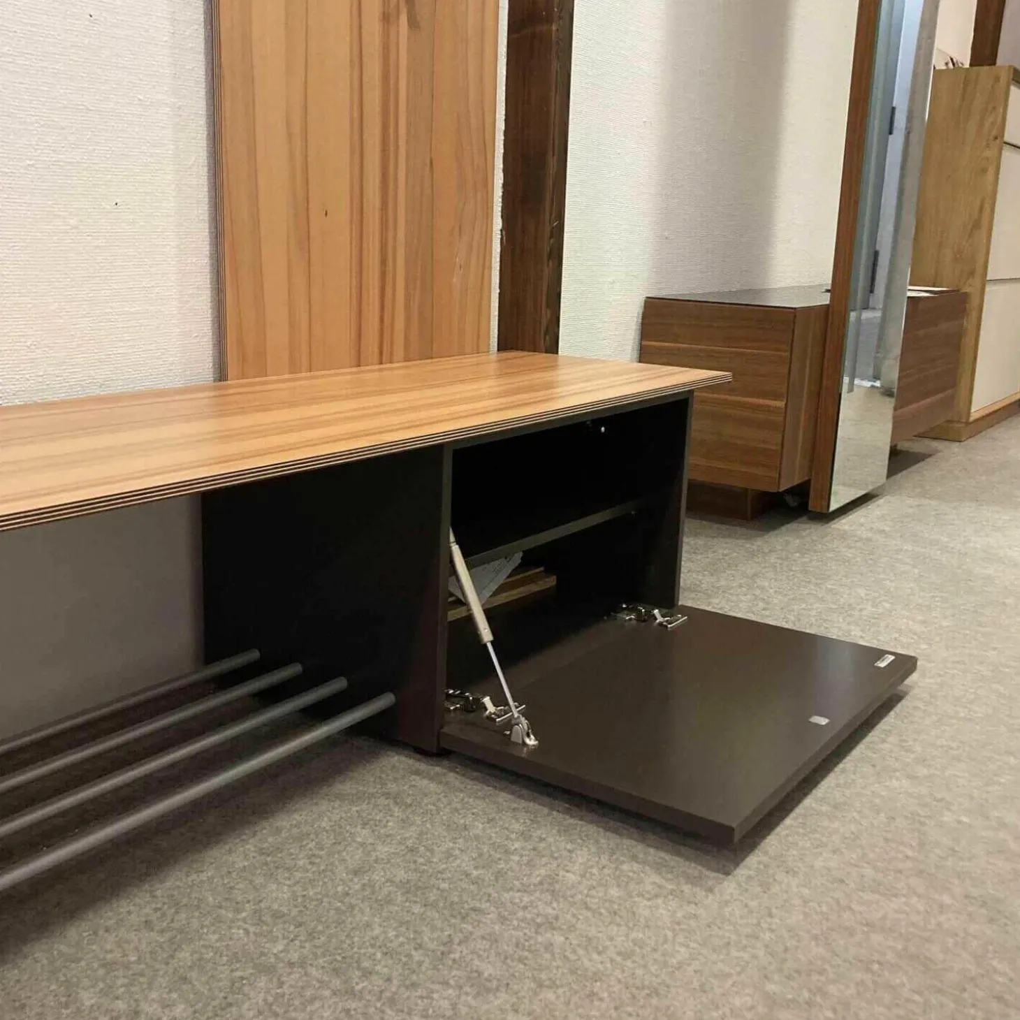 Garderobe Elli Nussbaum Furnier Glattlack Schwarz Paneel Bank Korpus