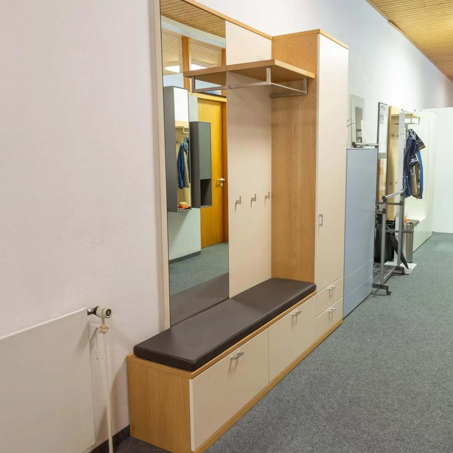 Garderobe Kira Eiche Sand Lack Crema Creme Leder 1 Hermes Bruin Schwarz Grau Griffe Metall