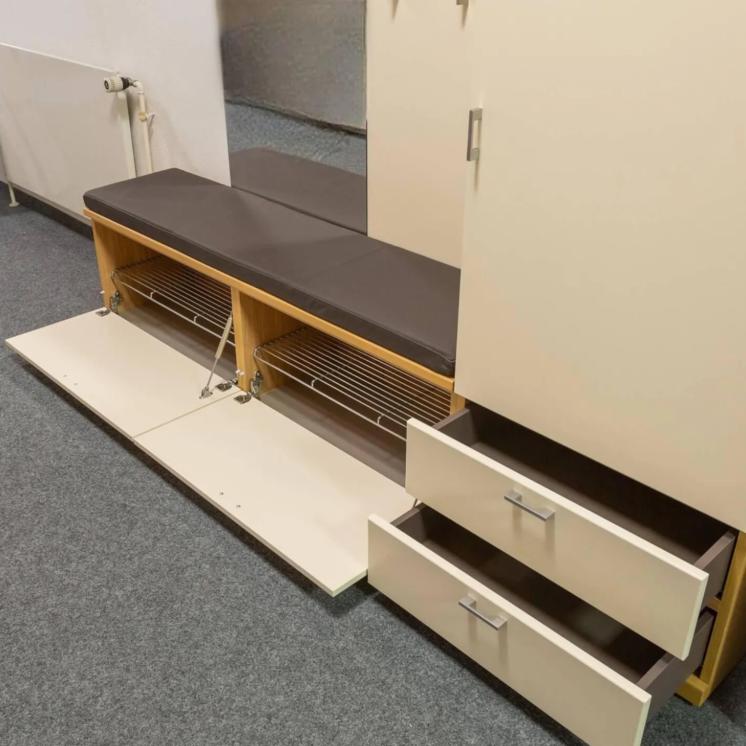 Garderobe Kira Eiche Sand Lack Crema Creme Leder 1 Hermes Bruin Schwarz Grau Griffe Metall