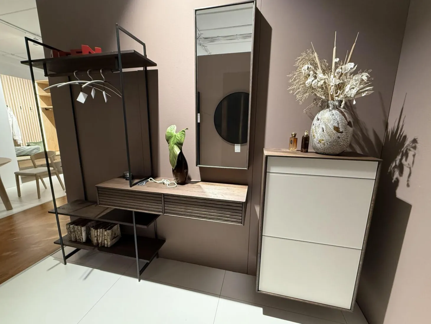 Garderobe Lina Asteiche Gebürstet Tabak Geölt Gestell Metall Schwarz Mit Sichtböden