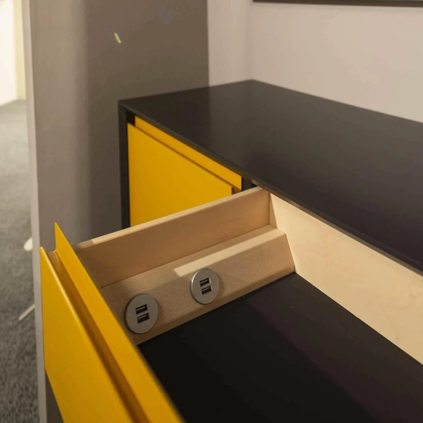 Garderobe Modo 19 Glattlack Curry Mit Spiegel